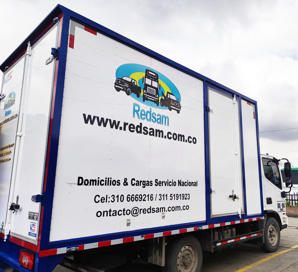 Con el servicio de carga de REDSAM usted podrá transportar de manera eficiente bienes, mercancías, productos y materias primas para cada uno de sus clientes en diferentes partes de la ciudad o a nivel nacional.